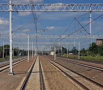 Implantación de la red de telecomunicaciones a lo largo de la línea ferroviaria E-20